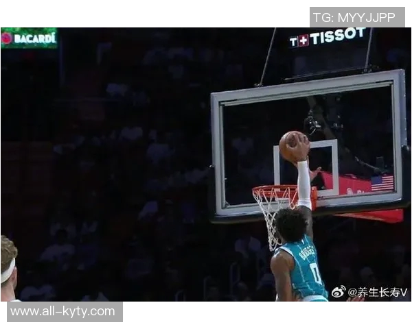 黄蜂首节三分球火力全开轰39分领先爵士14分展现强大实力