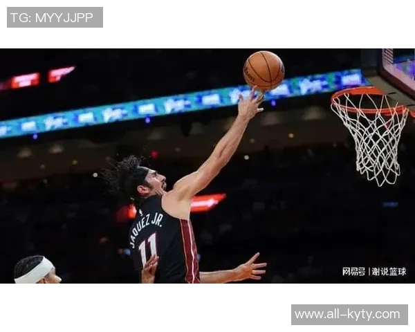 哈克斯表现出色14投7中贡献17分4篮板3助攻1盖帽助球队取得胜利