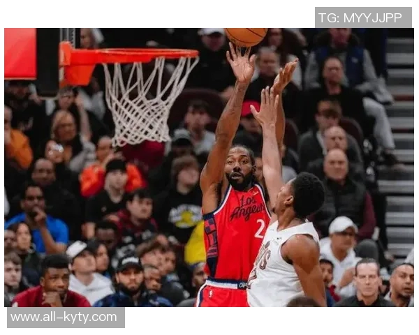 泰伦卢谈防守策略坚持不换防库里以减少混乱局面